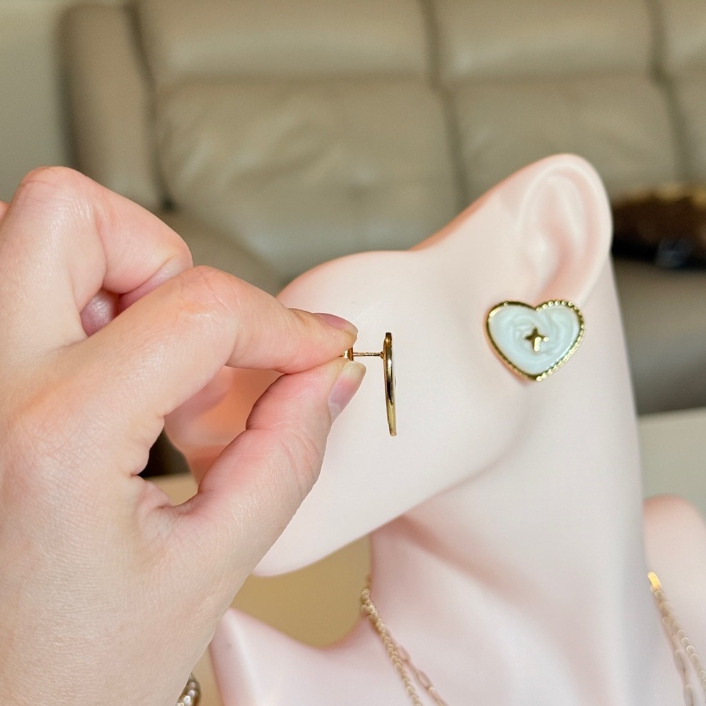 ⚜️ Gold and Cream Heart Earrings - Picture 7 of 9